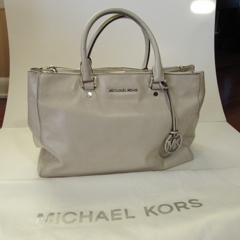 Michael Kors Vanilla colored purse